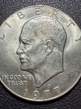 1977-D Eisenhower GC Dollar US Coin - Circulated #206197596762